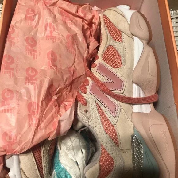 New Balance Kids' Tan and Pink Sneakers Men’s size 4 - Picture 4 of 6